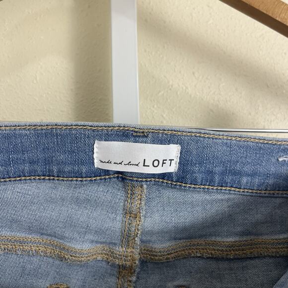 LOFT Curvy Kick Crop Flare Jeans Size 10 30 Light Wash Button Fly Frayed Hem - Picture 4 of 6